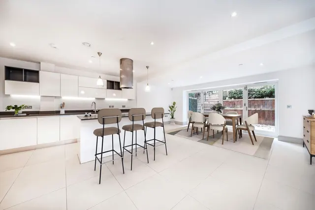 Ridgewood, Weybridge, KT13, photo 3