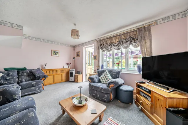 Photo 3 — Periwinkle Close, Lindford, GU35