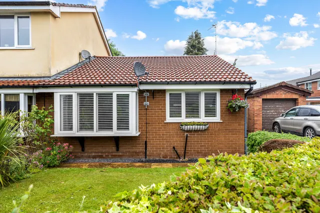Montrose Close, Fearnhead, Warrington, Warrington, WA2 0SN, photo 1