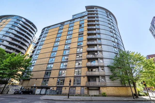 174 Trentham Court, Victoria Road, London, photo 1