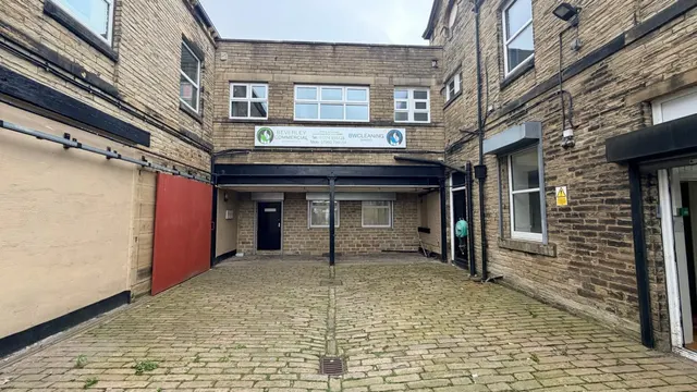 Law Street, Cleckheaton, photo 1