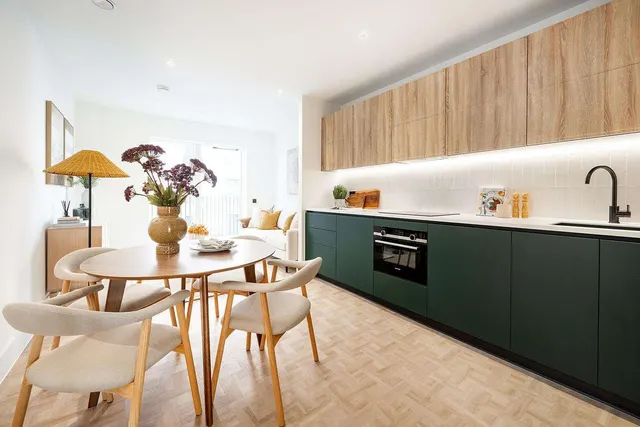 Burridge Gardens, Clapham Junction, SW11, photo 1