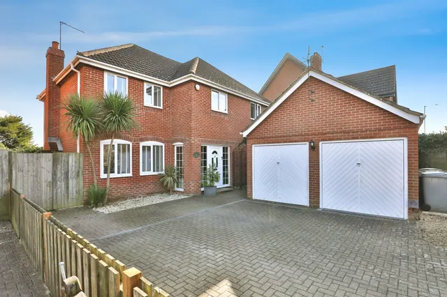 Yarmouth Road, Blofield, Norwich, photo 1