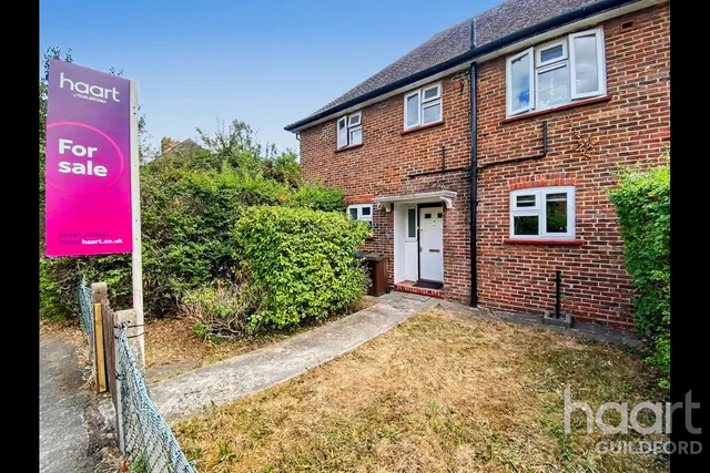 Foxburrows Avenue, Guildford, GU2, photo 2
