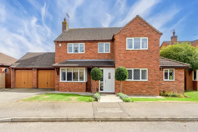 Doulton Close, Kettering, NN14, photo 1