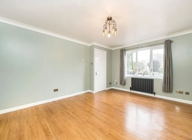 Evelyn Road, West Silvertown, E16, photo 2