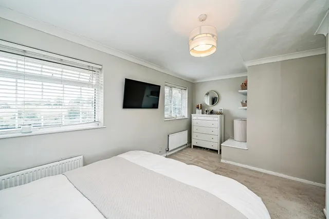 Lynch Hill Lane, Slough, SL2, photo 2