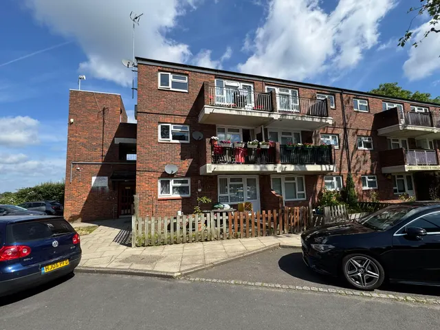 Arnold Road, Northolt, UB5, photo 1