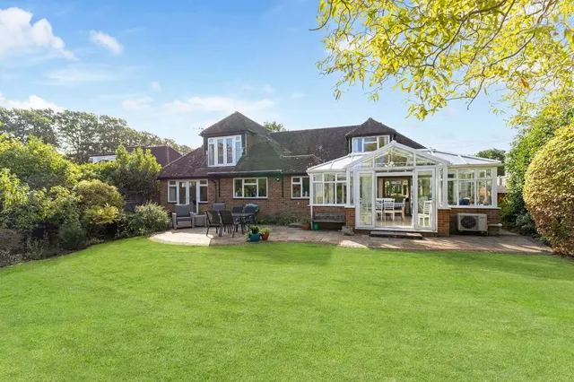 Heathway, East Horsley, KT24, photo 1