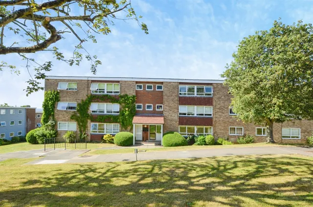 The Four Tubs, Bushey, photo 1