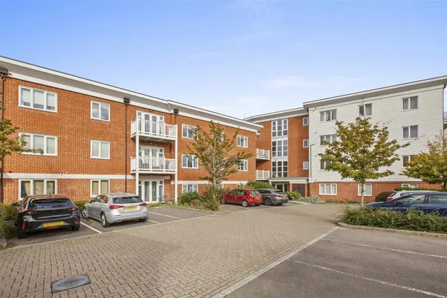 Chequers Avenue, High Wycombe, HP11, photo 1