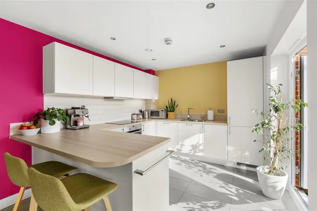 Chequers Avenue, High Wycombe, HP11, photo 3