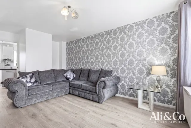 Photo 2 — Shaw Crescent, Tilbury, Essex, RM18 8HY