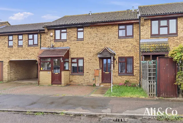 Shaw Crescent, Tilbury, Essex, RM18 8HY, photo 1