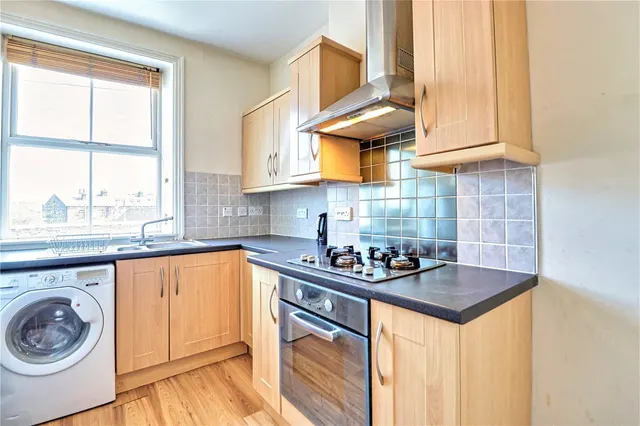 Town Street, Horsforth, LS18, photo 2