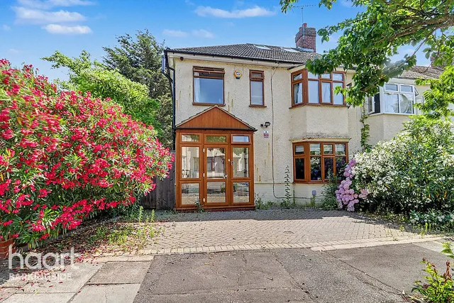 Warren Road, Barkingside, IG6, photo 1