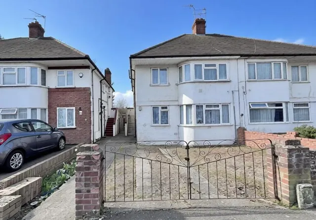 Nestles Avenue, Hayes, UB3, photo 1