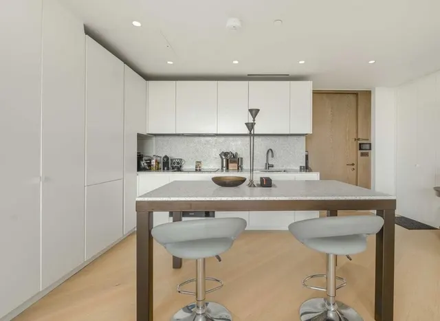 Photo 3 — Wood Crescent, Shepherds Bush, W12