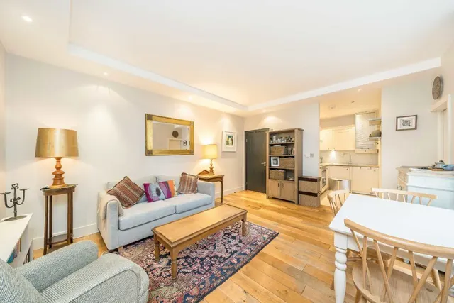 St. Margarets Road, TW1, photo 2