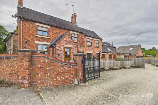 Saltersford Lane, Alton, photo 1