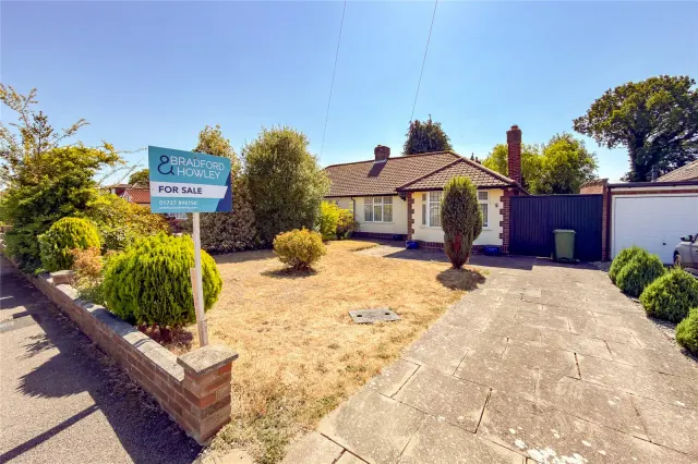 Hollybush Avenue, St. Albans, Hertfordshire, AL2 3AE, photo 1