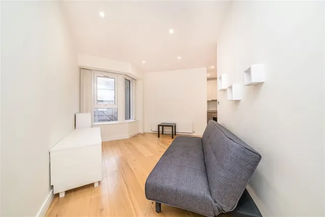 Photo 2 — Tryon Apartments, Hounslow