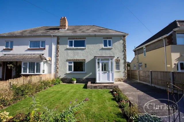 Mossley Avenue, Wallisdown, photo 1