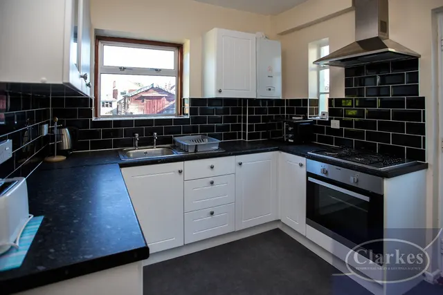 Mossley Avenue, Wallisdown, photo 2