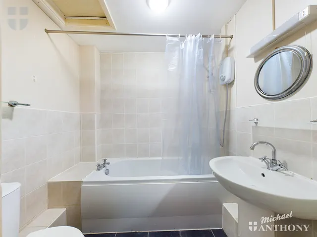 Photo 3 — The Limes 23 Station Road, Stoke Mandeville, Aylesbury, HP22 5TZ
