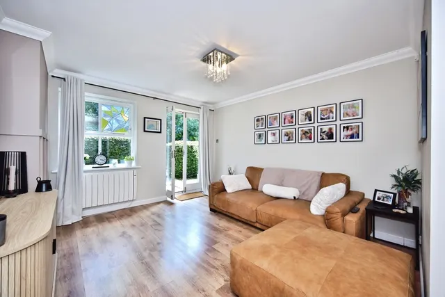 River Bank Close, Maidstone, ME15, photo 2
