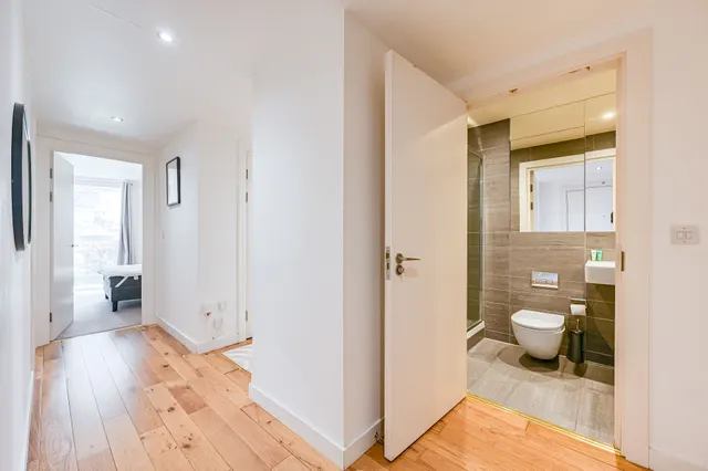L04 Hester House, 72-78 Conington Road, London, photo 1