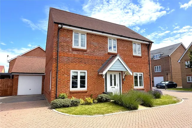 Millers Land Close, Ash, Surrey, GU12 6GA, photo 1