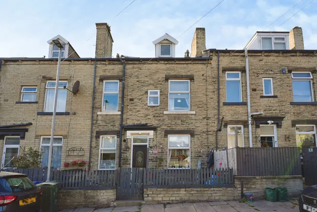 Moorland View, Bradford, BD12, photo 1