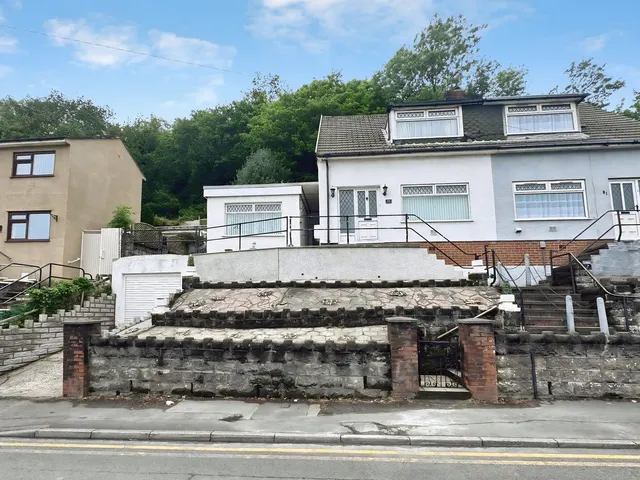 Shelone Road, Neath, SA11, photo 1