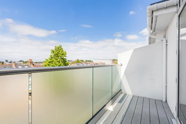 Lambton Road, London, SW20, photo 2