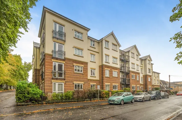 Grove Road, Woking, GU21, photo 1