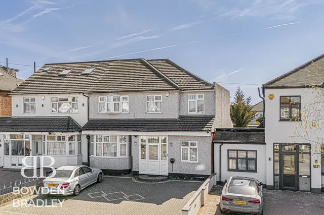 Clayhall Avenue, Clayhall, IG5, photo 1