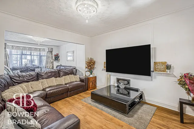 Photo 2 — Clayhall Avenue, Clayhall, IG5
