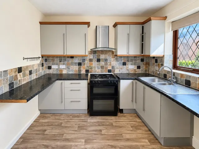 Wimborne Close, Worcester Park, KT4, photo 3