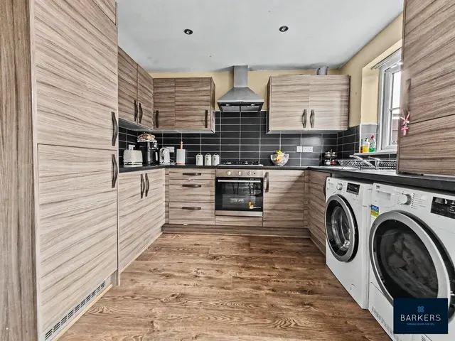 Vulcan Street, Bradford, BD4, photo 3