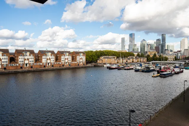 London, SE16, photo 1