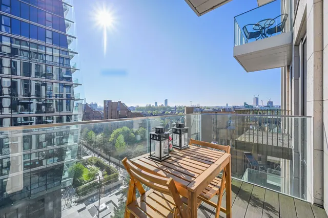 Photo 2 — Flat 610, Ariel House, 144 Vaughan Way, London