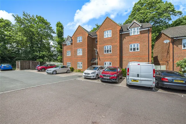 Hanger Court, Knaphill, GU21, photo 1