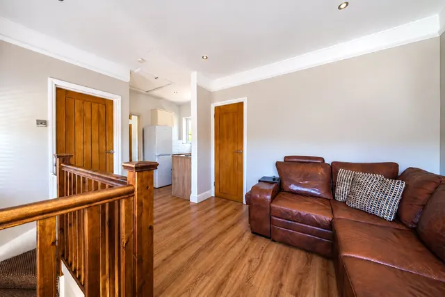 Brighton Road, Hooley, CR5, photo 3