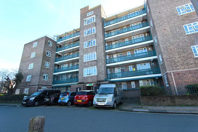 Tyneham Close, Battersea, SW11, photo 1