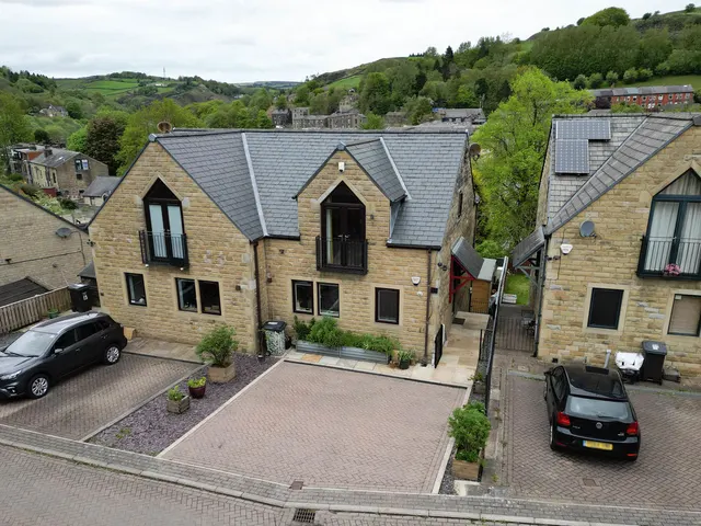 Winterbutlee Grove Todmorden, Todmorden OL14 7QU, photo 1
