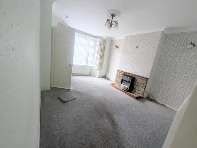 Photo 3 — Kirkham Drive, Hull