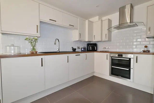 Photo 2 — Orchard Way, Henlow