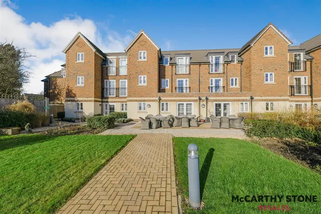 London Road, Knebworth, SG3, photo 2