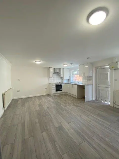 Oakwood Avenue, Southall, UB1, photo 1